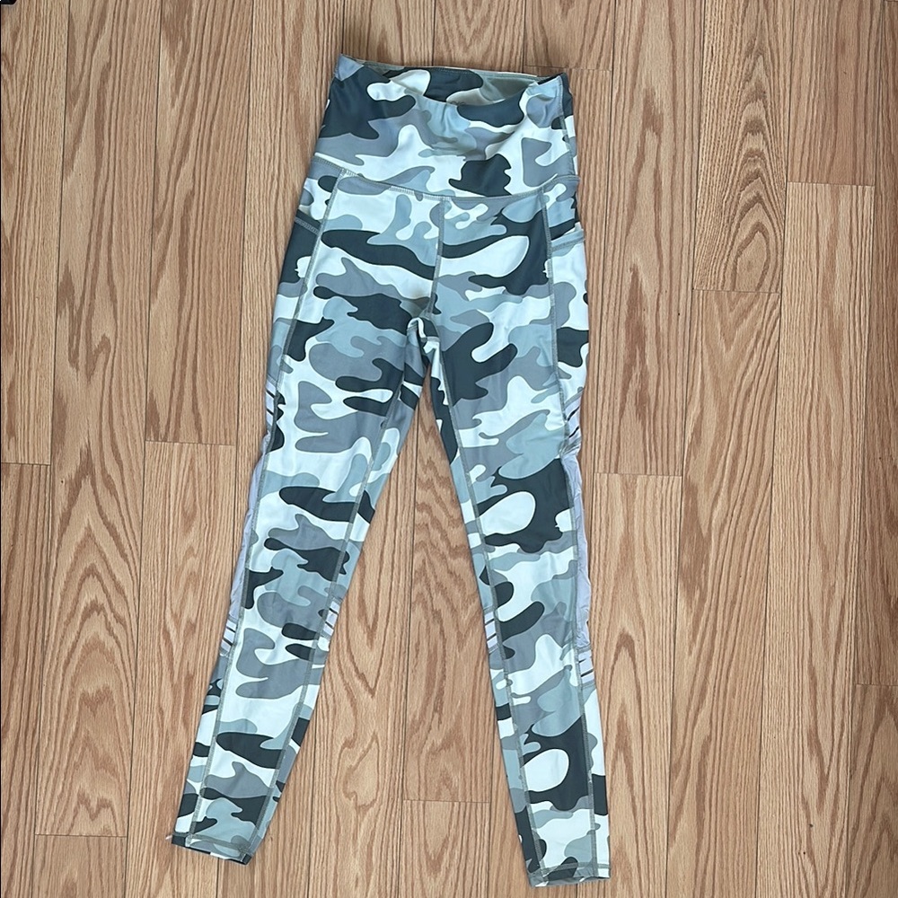 Kids High Rise Camouflage Activewear Leggings (Size XS)